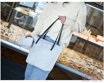 2017秋冬时尚新宠 欧美风毛毛手提单肩子母包套装